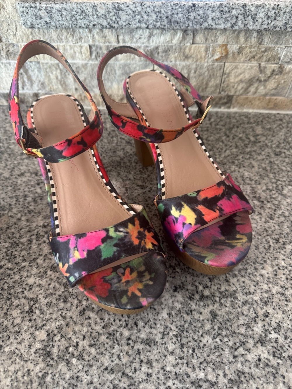 Betsey Johnson 💕Floral Multi-Color Open-Toe Block Heel Sandals - Size 7.5